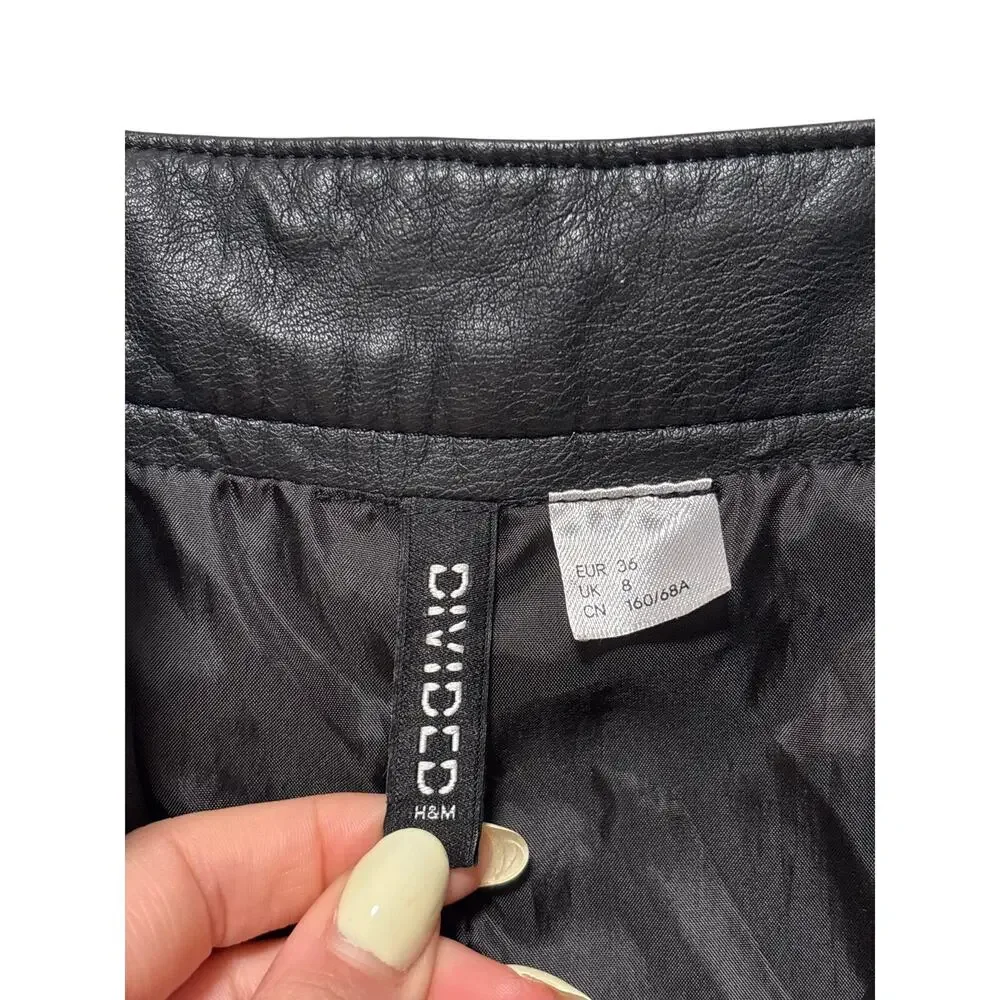 H&M Divided Black Faux Leather Mini Skirt Women’s US 4 EU 36 Front Zip A-Line